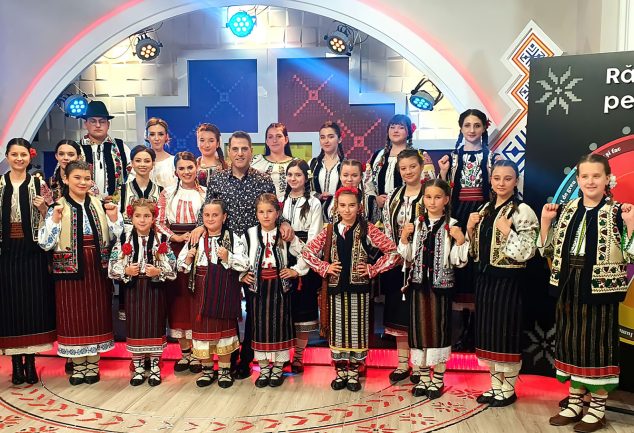 Elevii clasei de canto popular, invitați la Etno TV