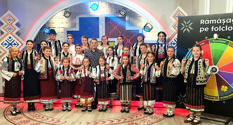 Elevii clasei de canto popular, invitați la Etno TV