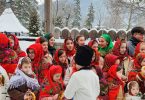 Luna ianuarie a anului 2023 a adus și prima zăpadă consistentă din această iarnă. Ninsoarea abundentă a fost prilej de bucurie și a creat oportunitatea realizării unor filmări spectaculoase pentru elevii Școlii Populare de Arte Piatra-Neamț, din cadrul Centrului pentru Cultură „Carmen Saeculare“. Astfel, clasa de canto-popular, coordonată de profesoara Georgiana Șerban Axinte, a participat la filmările pentru videoclipurile colindelor ce urmează a fi lansate la finalul acestui an, în decembrie.