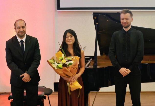 Centrul pentru Cultură și Arte „Carmen Saeculare” Neamț și Academia Națională de Muzică „Gheorghe Dima” Cluj-Napoca, Extensia Piatra-Neamț, au invitat melomanii nemțeni la recitalul de pian susținut de Grace Jee Eun Oh (Norvegia/Coreea de Sud) și invitații săi.