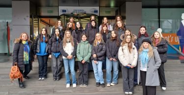 Vizita la Casa Europa din București - o experiență întemeietoare pentru 20 de elevi al Hogașului