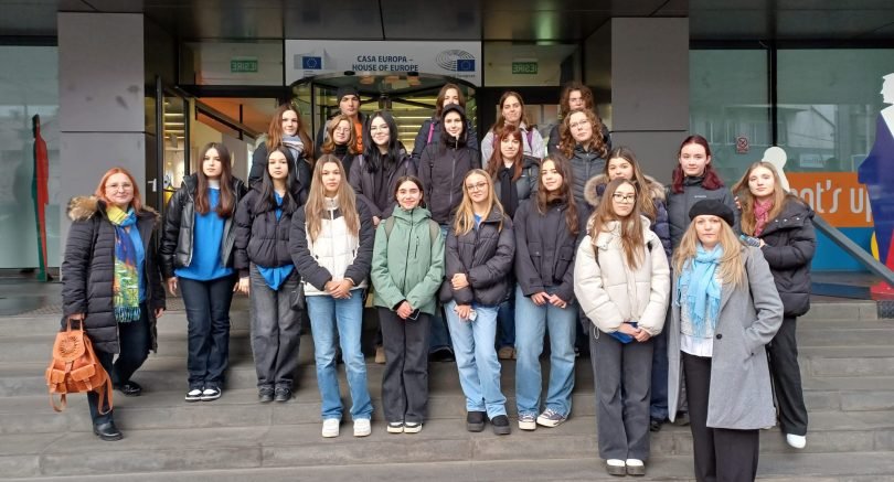 Vizita la Casa Europa din București - o experiență întemeietoare pentru 20 de elevi al Hogașului
