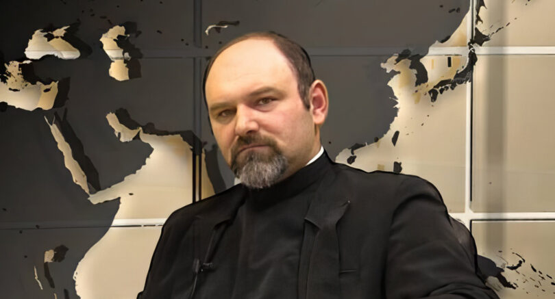 Implicarea socială îl prezintă în luna decembrie pe preotul Ionuț Apreotesei, om al faptelor, care crede cu tărie că ajutorul și responsabilitatea față de comunitate sunt chemarea adevărată a celor care doresc să aducă o schimbare. Vom descoperi în rândurile următoare cum prin gesturi simple, dar pline de însemnătate, unii oameni reușesc să transforme viețile celor din jur, aducând sprijin acolo unde este mai mare nevoie.