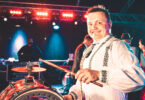 Dansul popular nu este doar o artă, ci și o moștenire ce prinde viață prin pașii celor care o duc mai departe.  Sebastian Coroi, coregraf și manager al Ansamblului Folcloric „Codrii Neamțului”, este unul dintre păstrătorii dansului tradițional care și-a început călătoria în această lume artistică la vârsta de doar 7 ani. De atunci, drumul său a fost marcat de muncă, pasiune și dorința de perfecționare.