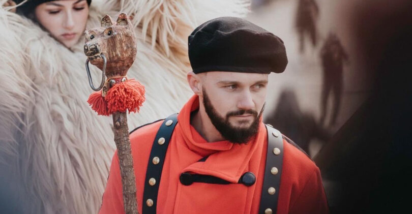 Păstrători de tradiții -  Tradiția ursarilor continuă: Florin Iulian Bălțătescu și echipa sa păstrează vie „Năvala Urșilor”