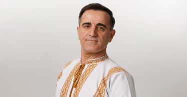 Ansamblul Etnofolcloric „Plăieșii” este un proiect cultural care a căpătat consistență și autenticitate în timp, devenind un reper al spațiului basarabean. Construit pe rigoare, continuitate și respect profund față de folclorul tradițional, ansamblul a fost fondat în 1989 de coregraful și folcloristul Nicolae Gribincea.