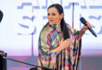 După succesul incontestabil al Turneului Național „Argentinissimo, rădăcini”, desfășurat în luna februarie 2025, artista Analia Selis a revenit pe scenele din România, cu un nou proiect cultural de amploare: Turneul Național „VOLVER”, un proiect muzical și social despre întoarcere, echilibru și solidaritate.