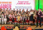 De ani buni, Centrul pentru Cultură şi Arte „Carmen Saeculare” a instituit o tradiţie în a celebra Ziua de Dragobete, sărbătoarea dragostei la români. Năvalnicul, altă denumire atribuită Dragobetelui, a fost și anul acesta sărbătorit de cursanții Școlii Populare de Artă Piatra-Neamț. Astfel, duminică, 22 februarie, la Sala „Calistrat Hogaș” a Consiliului Județean Neamț, a avut loc spectacolul „Dor și drag de Dragobete”, în care protagoniști au fost membrii Grupului vocal „Floare de colț”, compus din elevii clasei Canto tradițional, coordonată de prof. Georgiana Șerban Axinte.