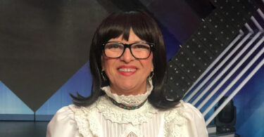 La scurt timp după emoția Festivalului „Florile Ceahlăului”, Elise Stan, etnomuzicolog și realizator la Televiziunea Română, vorbește despre parcursul tinerilor interpreți, despre greșelile care devin lecții și despre rolul profesorilor și al părinților în formarea lor.
