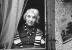 Titlul romanului Good Morning, Midnight provine de la un poem de Emily Dickinson, Jean Rhys fiind o avidă consumatoare de literatură și în special de poezie.