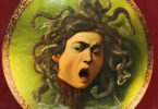 Una dintre capodoperele pictorului Michelangelo Merisi, cunoscut drept Caravaggio (1571–1610), este „Medusa”. Creație din anul 1598, aceasta poate fi acum admirată într-una dintre sălile imensului muzeu Galeriile Uffizi.